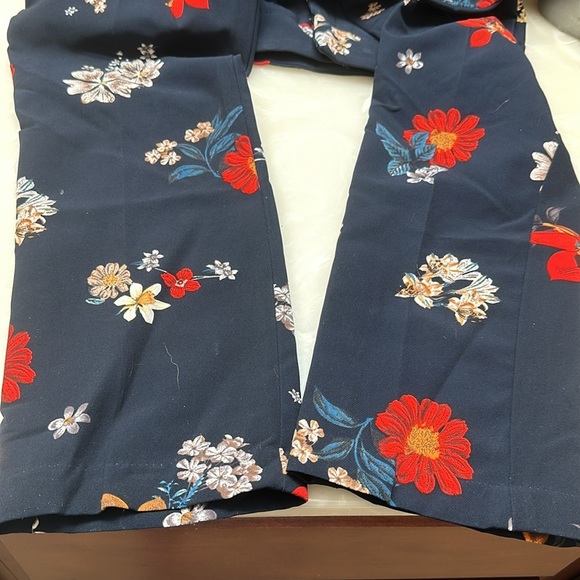 Cynthia Rowley floral dress slacks. Size 4. Black with floral print. - Picture 8 of 8